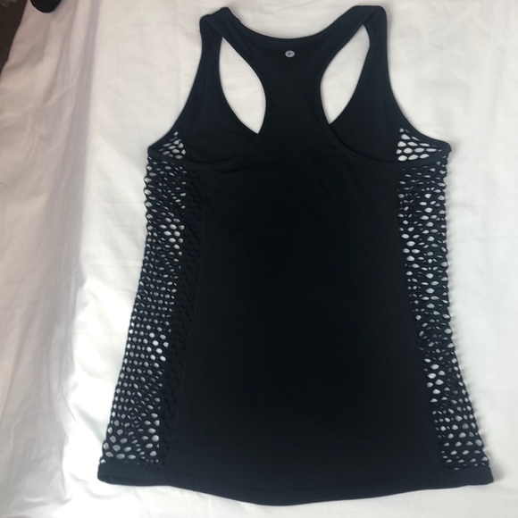 90 degrees Yoga or workout tank - Picture 5 of 6